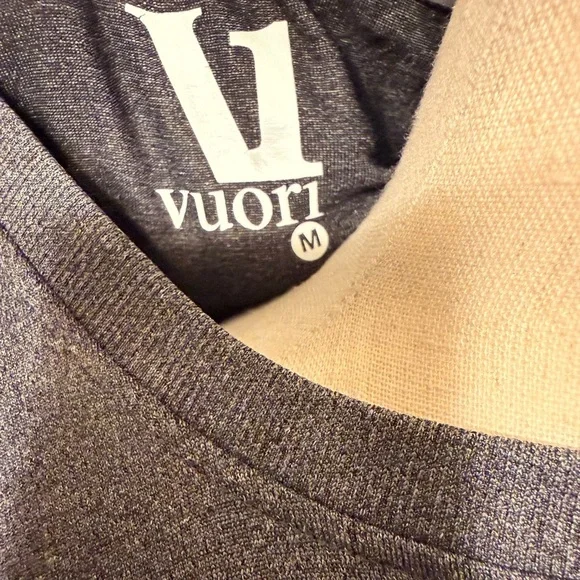 Vuori Seamless Men's Long Sleeve Current Tech Performance Tee - Picture 4 of 8